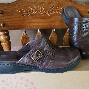 Brown Leather Slip-On Clogs with Buckle